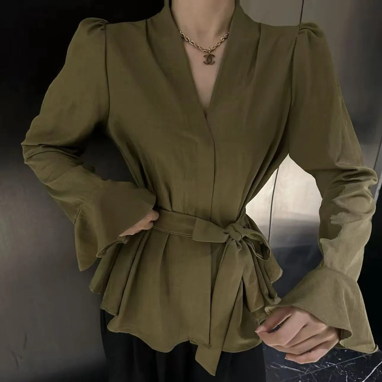 Women's French-style long sleeve tied shirt with irregular collar and bell sleeves in polyester fabric
