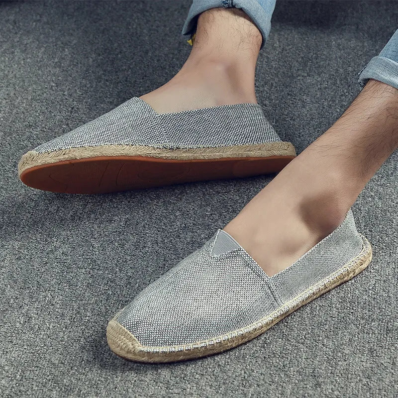 Men's casual canvas shoes in round toe design available in multiple colours