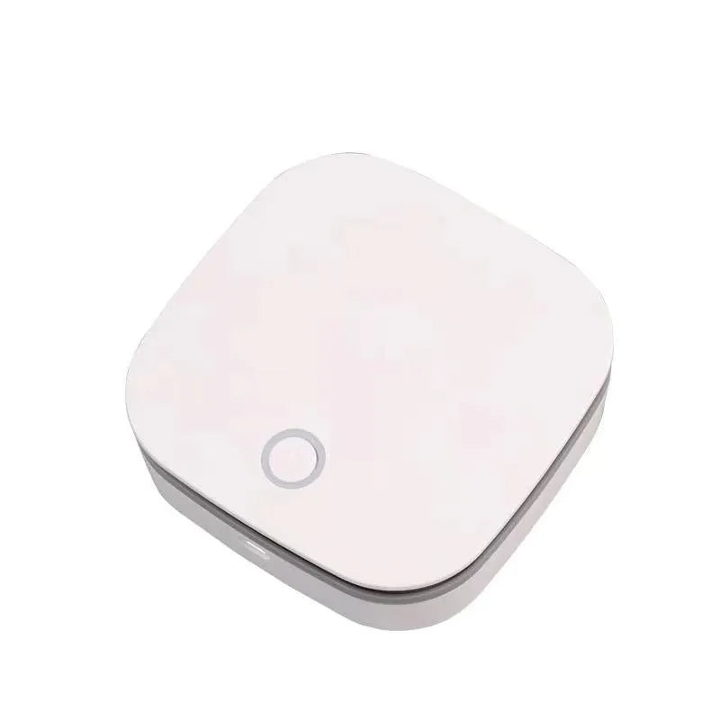 White USB-powered car air purifier with negative ion sterilisation and composite filter.