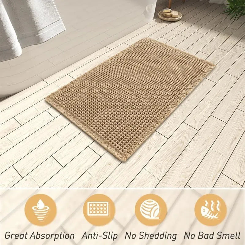 Absorbent non-slip bathroom carpet with checkered pattern in a neutral colour