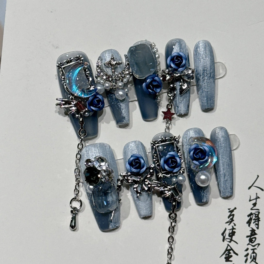 False nails with ornate rose and floral pattern in dark blue, showing sizes XS, S, M, L.