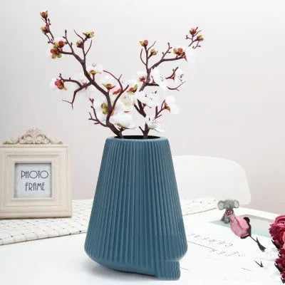 Melamine plastic decorative vase in blue, green, pink or white colours measuring 16x20 cm
