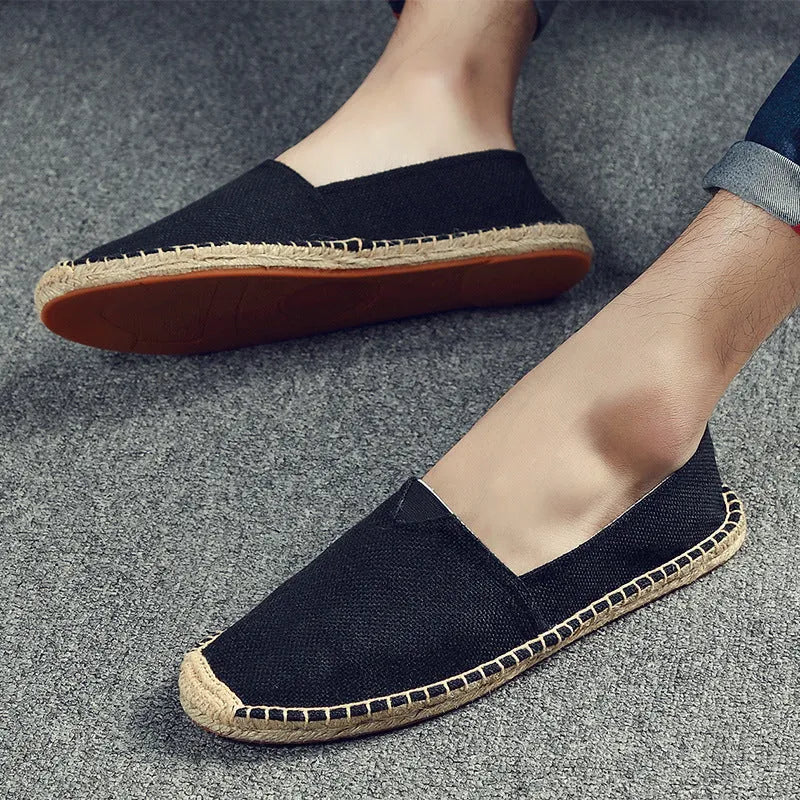Men's casual canvas shoes in round toe design available in multiple colours