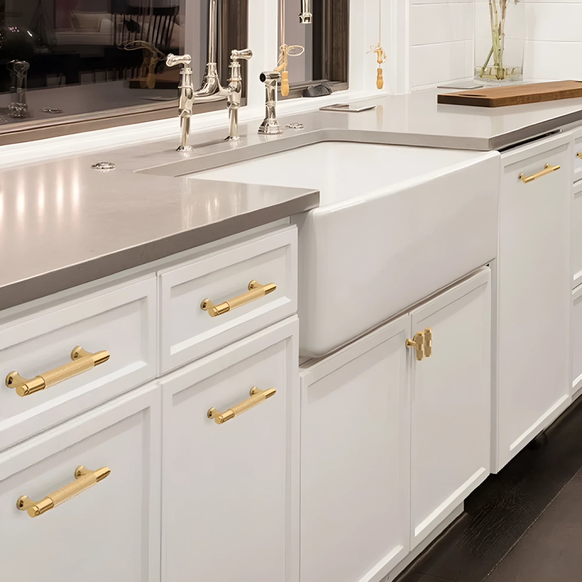Brushed brass aluminium furniture handle with European design for cabinets and drawers