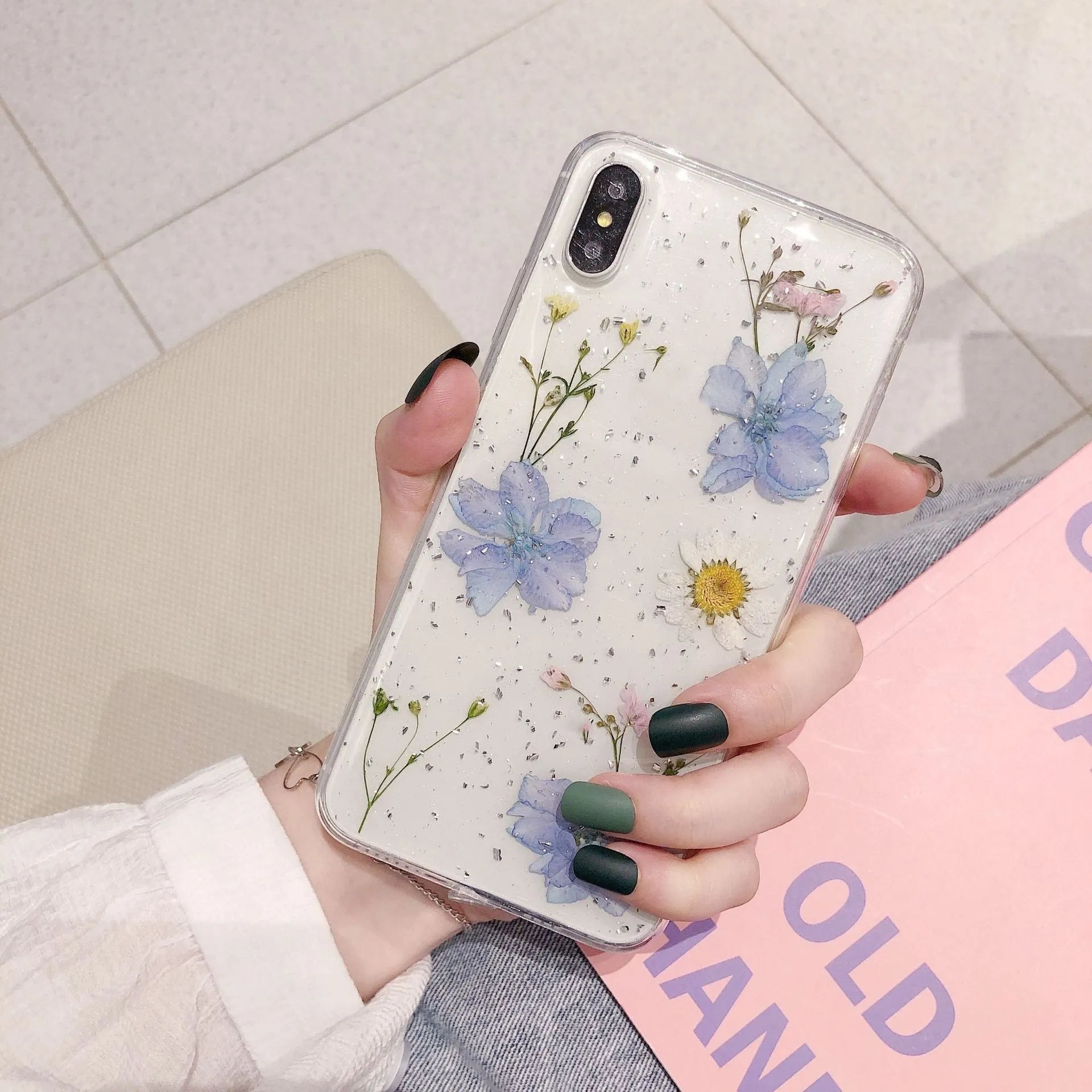 Transparent TPU phone case with real dried daisy flowers and gold glitter under clear epoxy coating