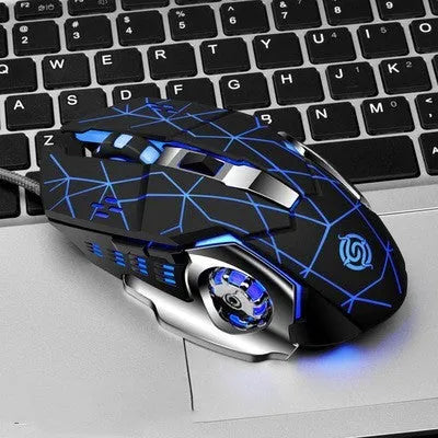 Q5 Matte Black wired USB mouse with macro definition, 1600DPI optical sensor, and metal backboard housing on desk
