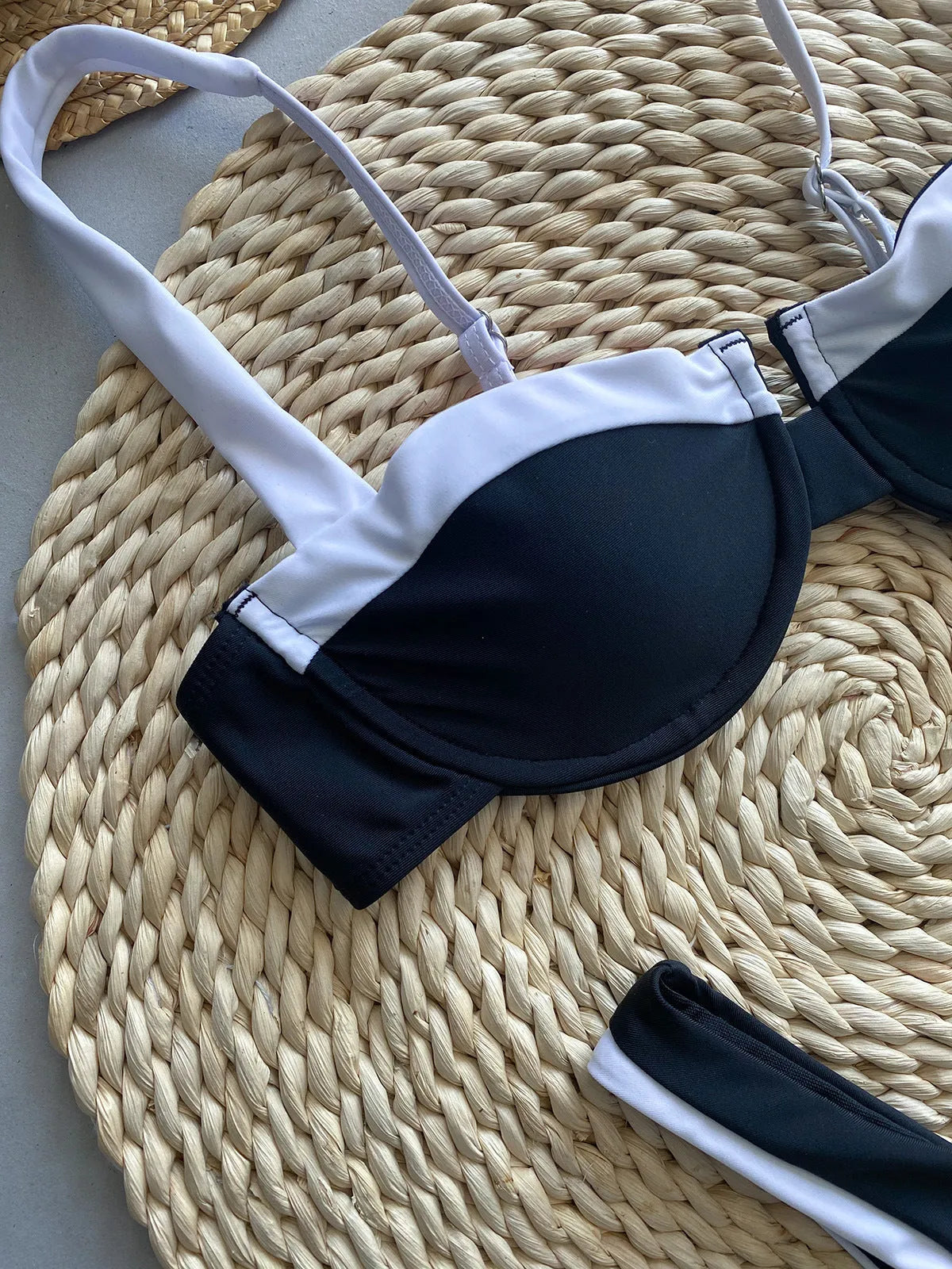 Black women's bikini briefs with sexy pattern in nylon fabric.
