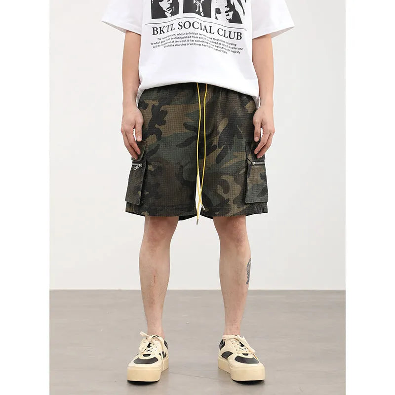 Men's camouflage pattern cargo shorts with multiple pockets and cropped leg length