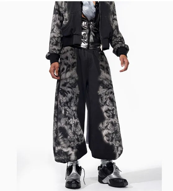 Street-trend loose fit clothing set showing printed hoodie, seven-inch shorts, and matching trousers.