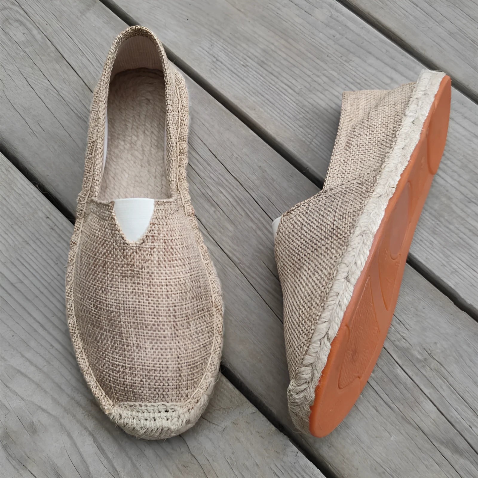 Men's casual canvas shoes in round toe design available in multiple colours