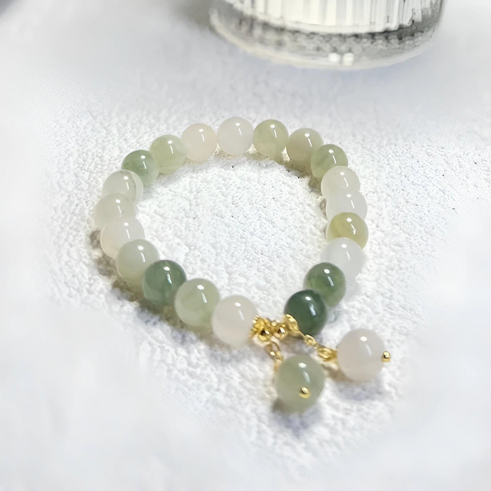 Tian Shan Cui Yu women's bracelet in S175 colour with special interest design and electroplated alloy construction