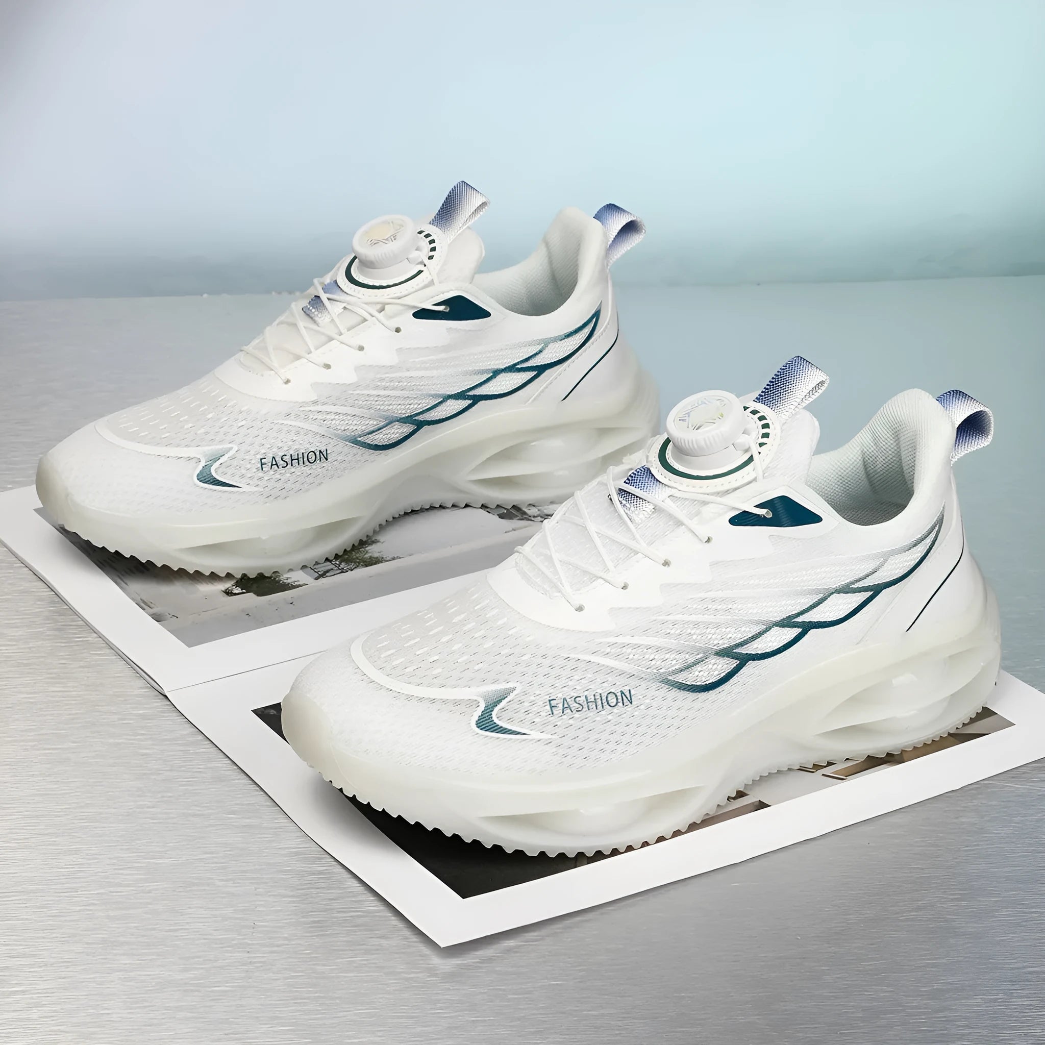 Casual running shoes with breathable mesh upper and rubber sole in three colour options