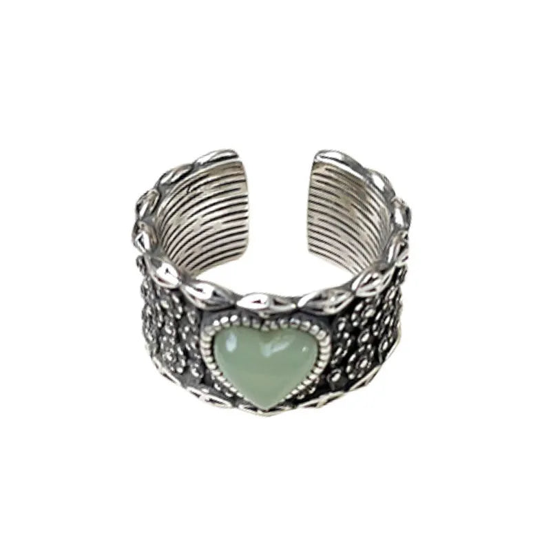 Vintage heart-shaped ring with adjustable opening in green or white colour