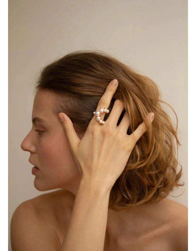 Gradient crescent pearl ring in alloy with silver finish on neutral background
