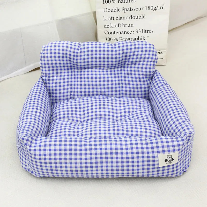 Car-mounted pet travel carrier in cloth fabric, available in grey or blue plaid, showing small and large size options