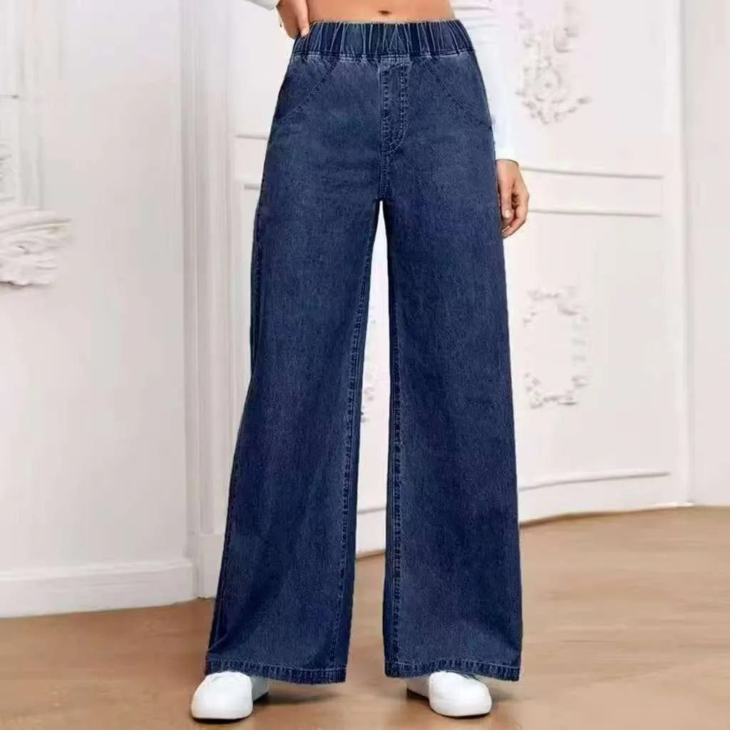Light blue washed wide-leg jeans with straight cut and zip placket closure