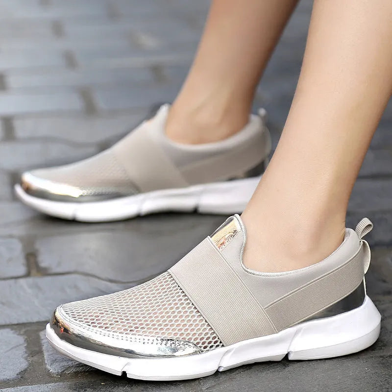 Women's low-top casual sneakers in blue, featuring a breathable mesh design and a PU midsole.