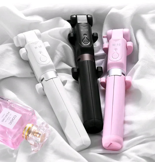 Aluminium alloy Bluetooth selfie stick with remote control and adjustable phone clip next to a smartphone