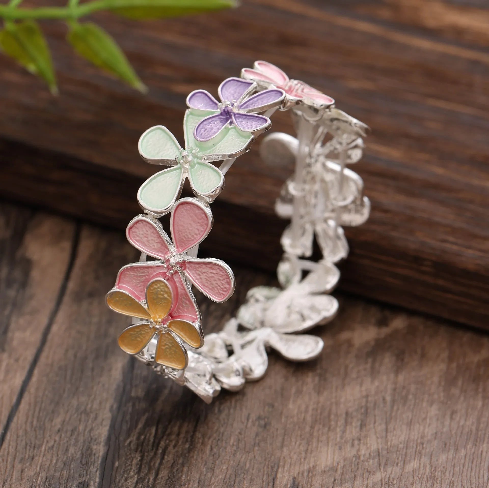 Zinc alloy flower elastic bracelet for women in blue, black/grey, or colourful floral designs