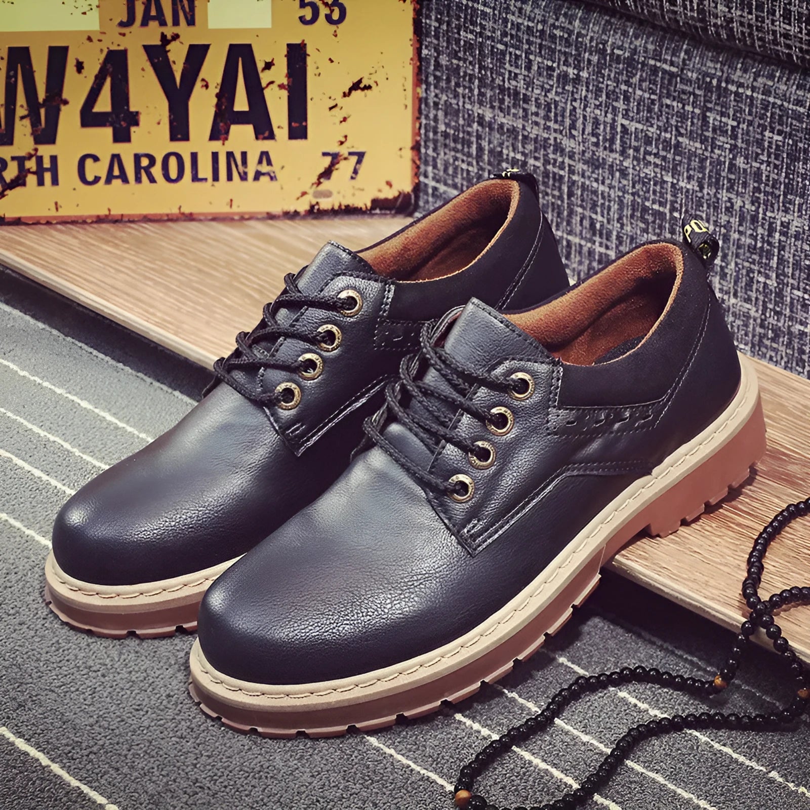 Men's black casual tooling shoes with round toe and rubber sole on a white background.