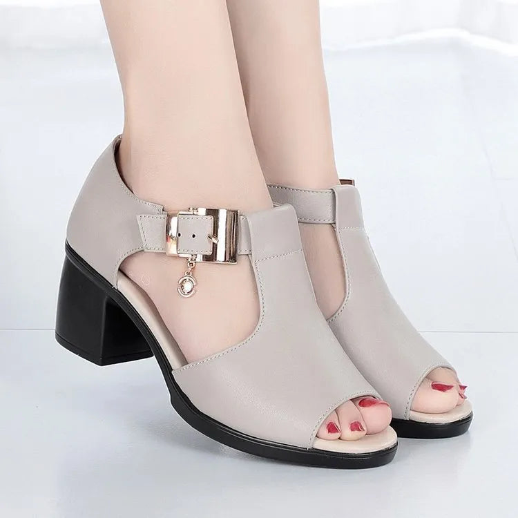 Women's casual thick heel buckle sandals in black with artificial PU upper