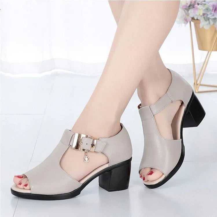 Women's casual thick heel buckle sandals in black with artificial PU upper