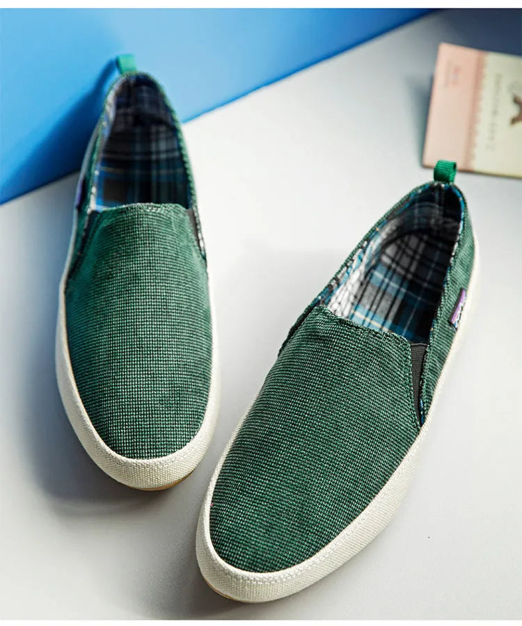 Men's breathable canvas Old Beijing style shoes with rubber sole, low heel, lace-up closure in blue