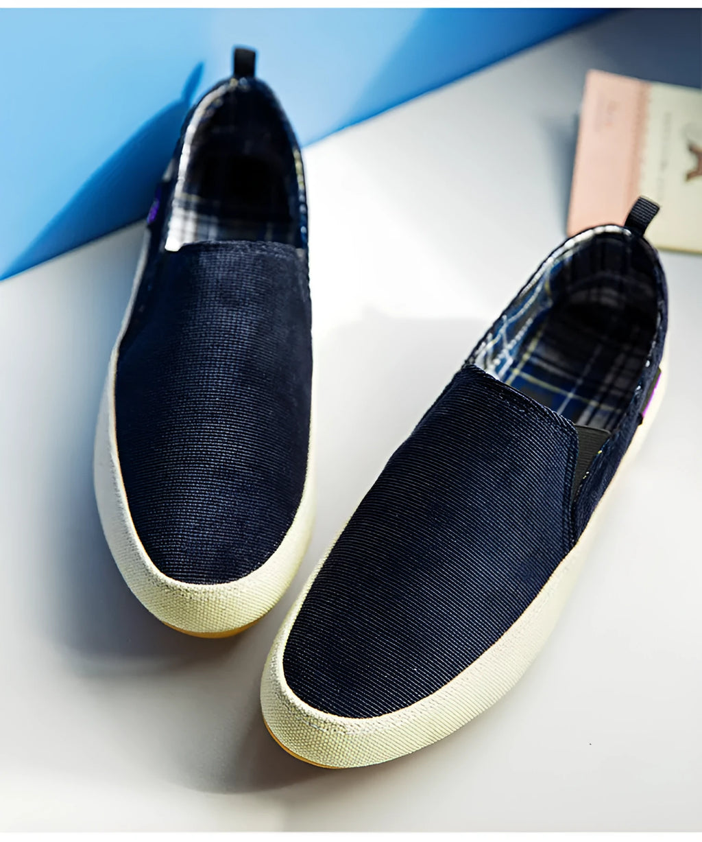 Men's breathable canvas Old Beijing style shoes with rubber sole, low heel, lace-up closure in blue