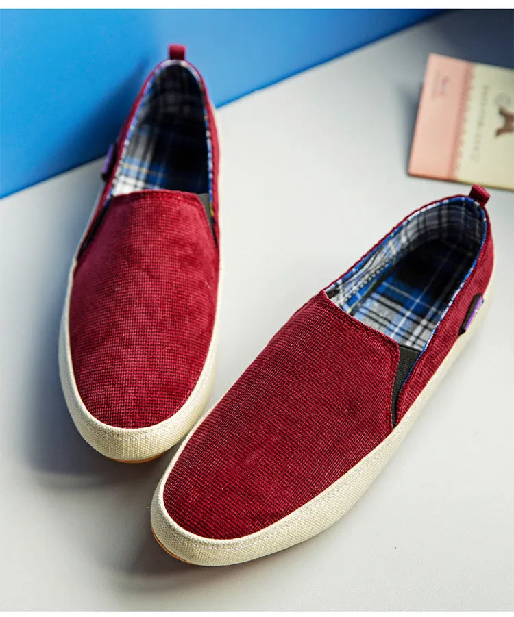 Men's breathable canvas Old Beijing style shoes with rubber sole, low heel, lace-up closure in blue