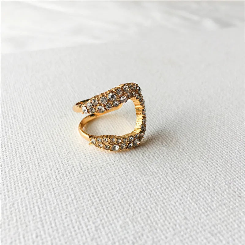 Gradient crescent pearl ring in alloy with silver finish on neutral background