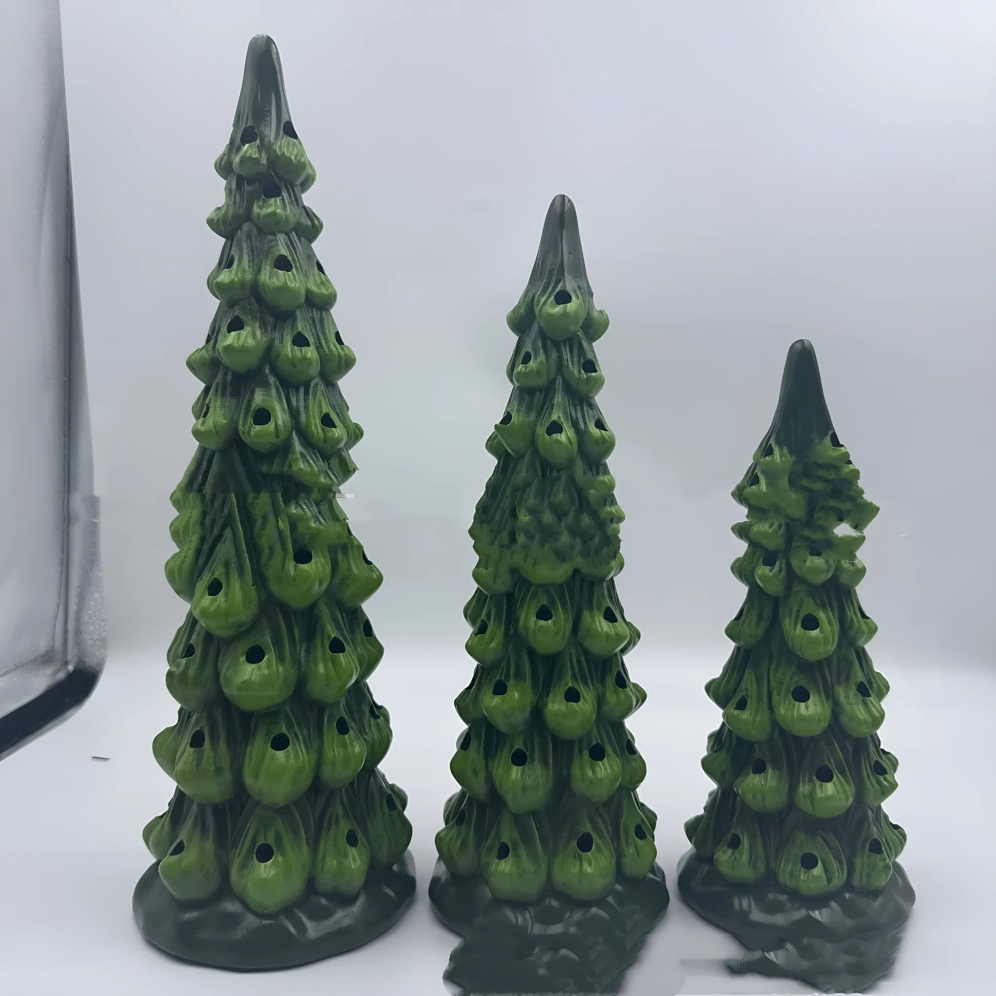 European style resin Christmas tree decoration with lights in 20cm, 25cm, or 30cm size for courtyard use.