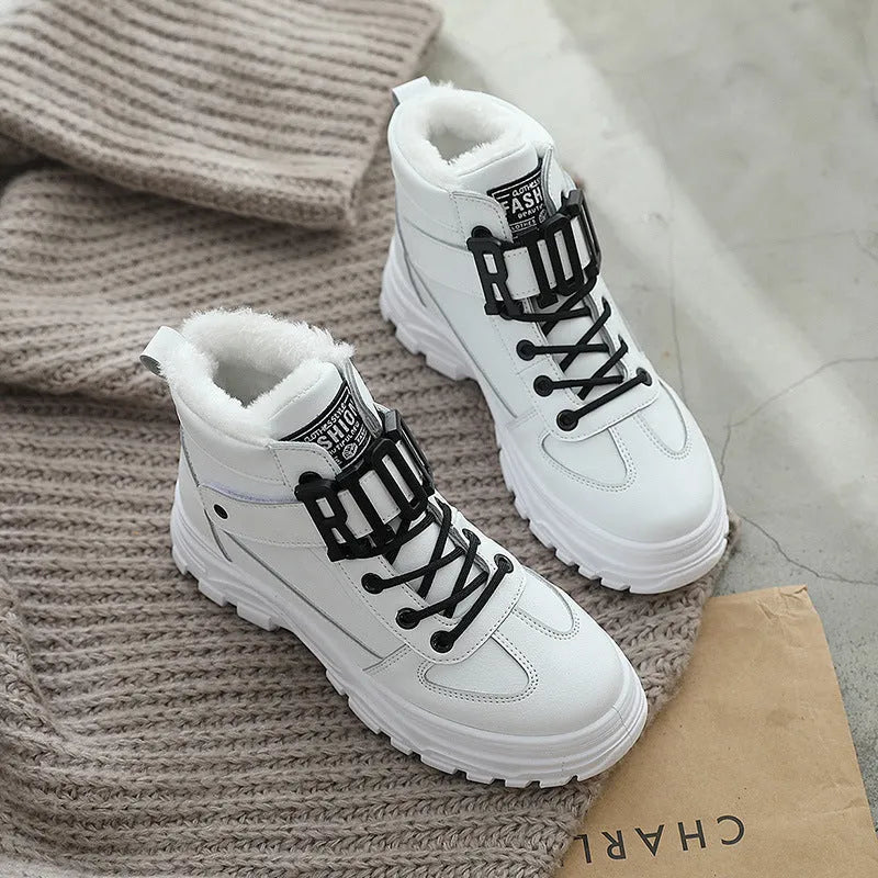 Ladies snow boots in black with artificial PU upper, flat heel, round toe, and front tie laces