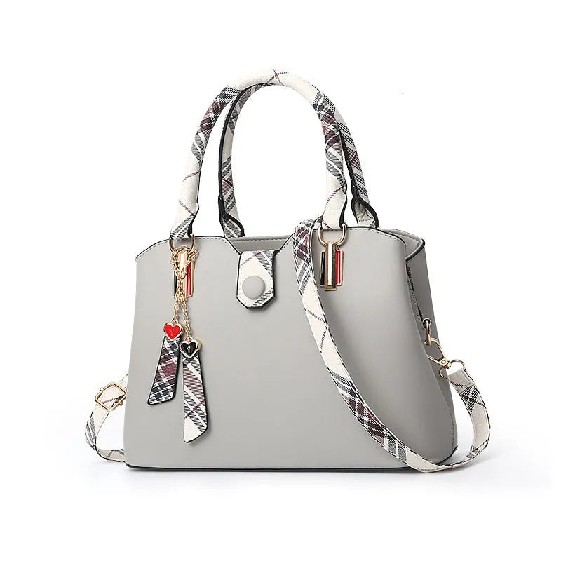 Ladies handbag in PU leather, medium Boston bag shape, square vertical section, with zipper closure and metal accents