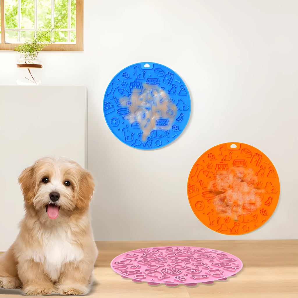 Round silicone pet licking mat with textured surface and central sucker in blue colour option