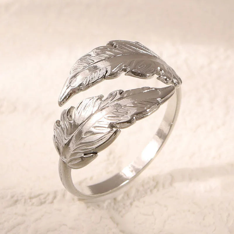 Women's adjustable feather ring in titanium steel with silver or gold electroplated finish