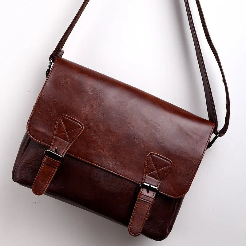 Men's one-shoulder vintage satchel bag in PU leather with plaid pattern, black colour, compact travel size