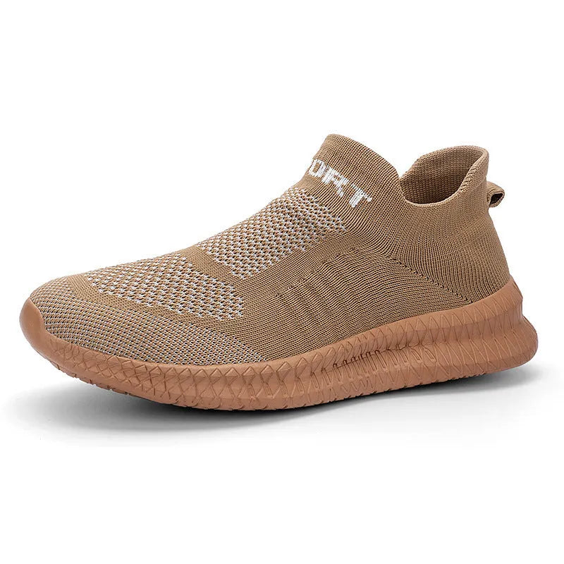 Men's low-top casual trainers in black with Flyknit upper and flat sole.
