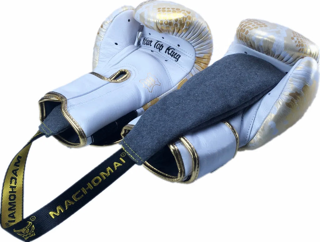 Moistureproof bag for boxing gloves with high grade flannelette and absorbent pad, in Lavender scent
