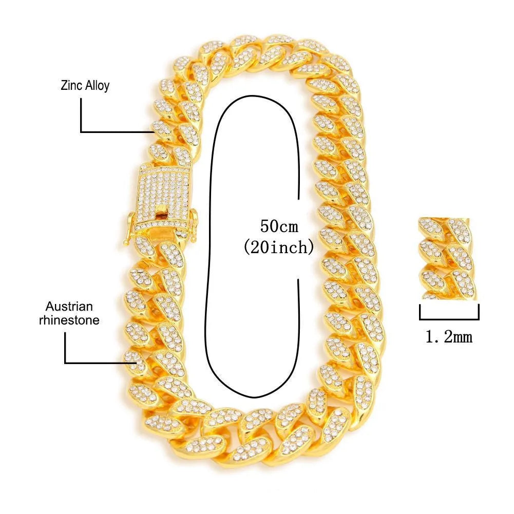 Roman grain graduation quartz watch set with square diamond-studded dial and black mesh band