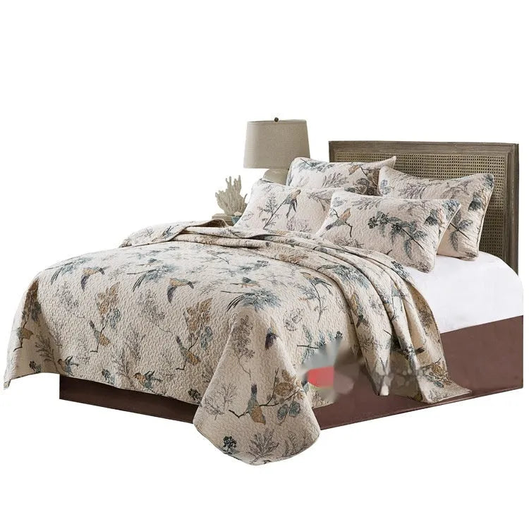 Quilted printed cotton bed cover set with pillowcases on a 1.5-1.8m bed.