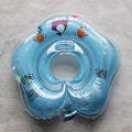 Baby neck swimming ring in green PVC with 40cm outer diameter and adjustable inner collar, floating on water