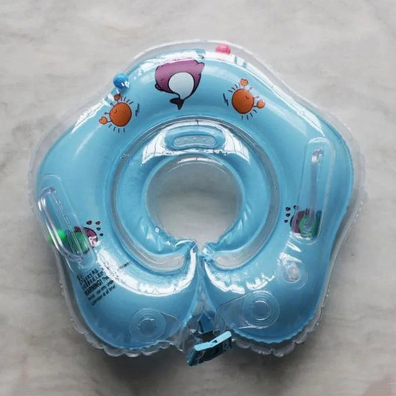 Baby neck swimming ring in green PVC with 40cm outer diameter and adjustable inner collar, floating on water