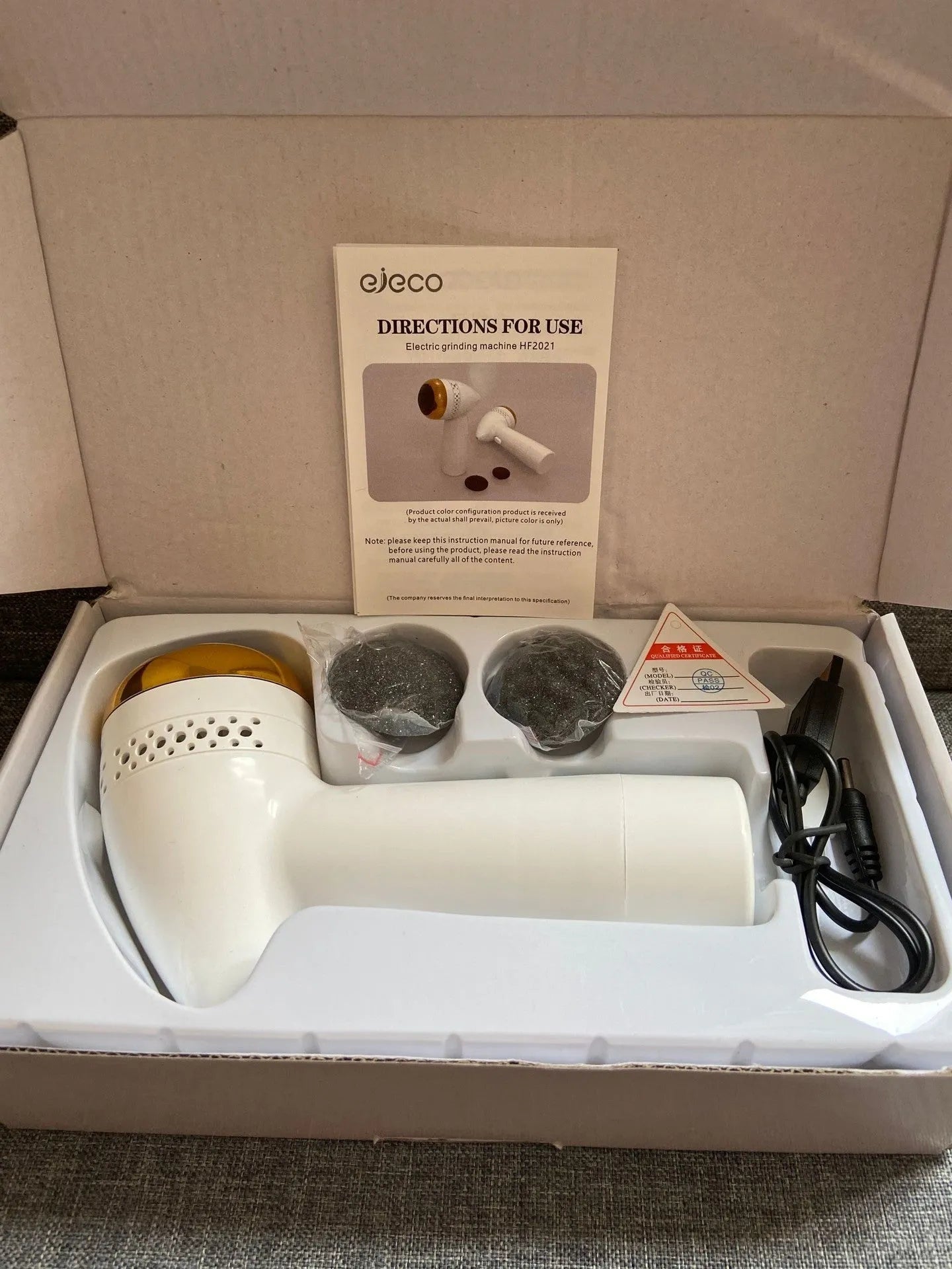 Electric vacuum foot grinder with refined quartz grinding head in metallic gold finish