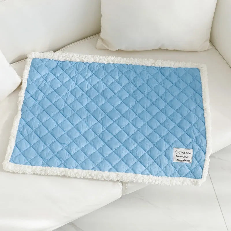 Blue quilted pet blanket for cats showing terry texture and 80x60cm large size dimensions
