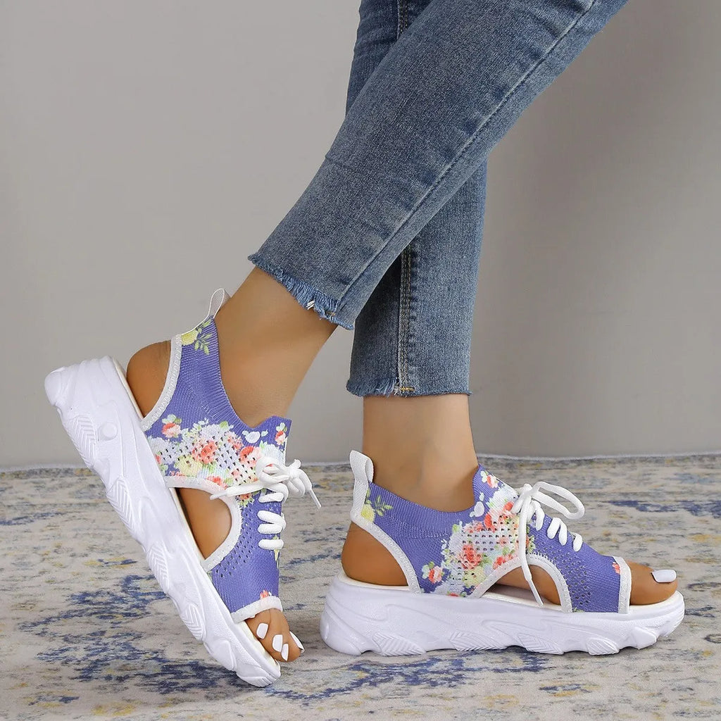 Print lace-up sports sandals with breathable mesh upper and round toe in summer floral design