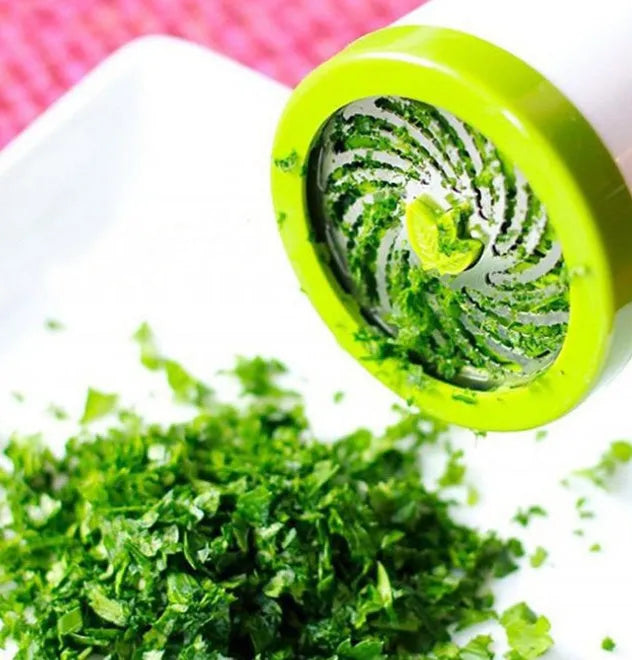 PP plastic and stainless steel herb grinder with removable top measuring 16.5 cm