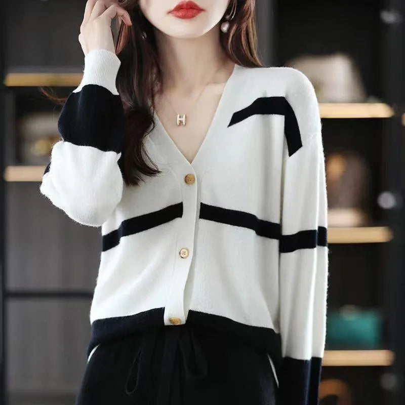 Women's striped V-neck knitted cardigan with button front in 3D pattern