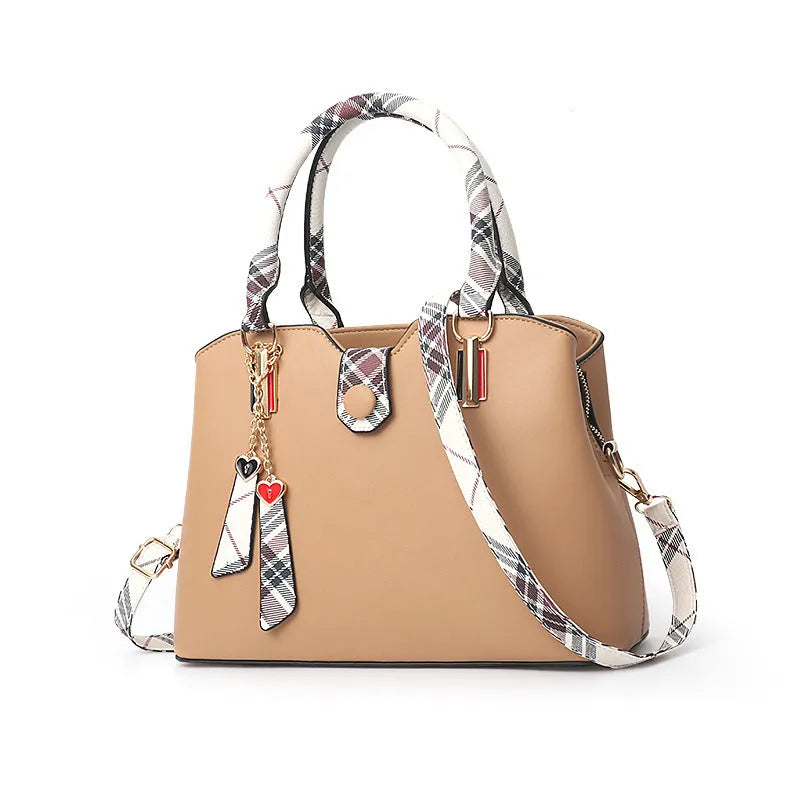 Ladies handbag in PU leather, medium Boston bag shape, square vertical section, with zipper closure and metal accents