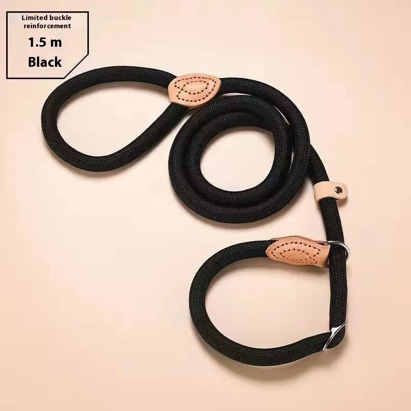 Nylon dog training rope in black, 1.5m length, 1.0cm thickness, on plain background