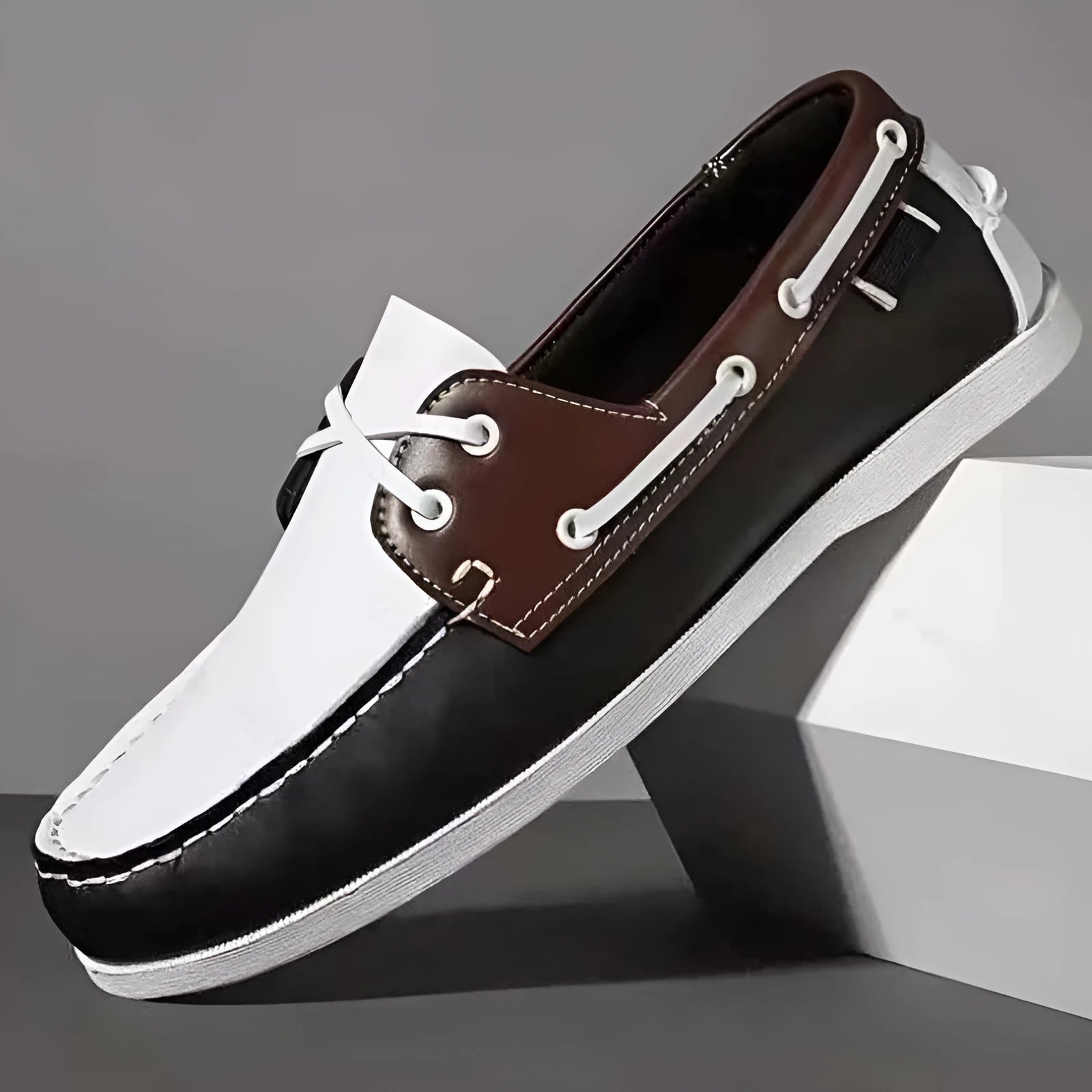 Men's British-style casual shoes in black with round toe and flat heel